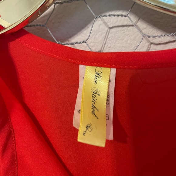 Bee Stitched Scarlet Red long sleeve dress blouse adjustable sleeves to 3/4 - Picture 4 of 5